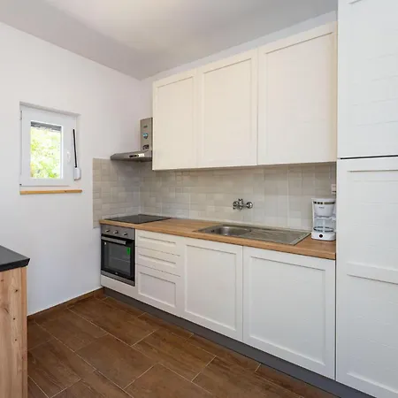 Holiday home 3 Bedroom Awesome In Rastevic