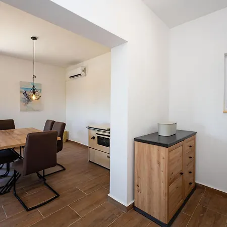3 Bedroom Awesome In *