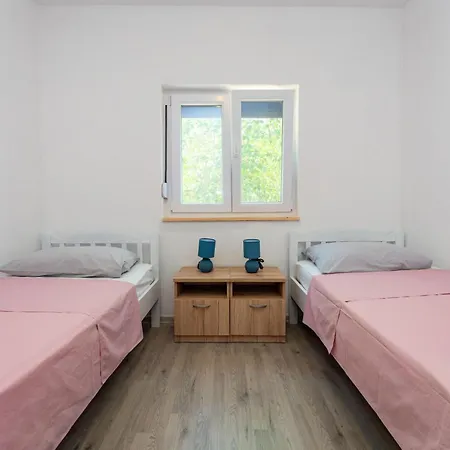 3 Bedroom Awesome In Holiday home